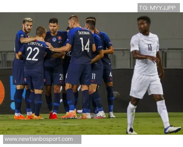 早报聚焦：德国荷兰双双晋级展现强劲实力无懈可击